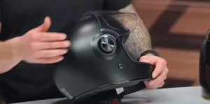 Bell claims 3 lbs 3 oz (1,450g) for medium fiberglass and 2 lbs 15 oz (1,352g) for medium carbon, though actual weights can vary by up to 50g.
When I weighed my size large fiberglass GT on digital scales, it came in at 3 lbs 2 oz (1,434g) - lighter than Bell's claimed specification.