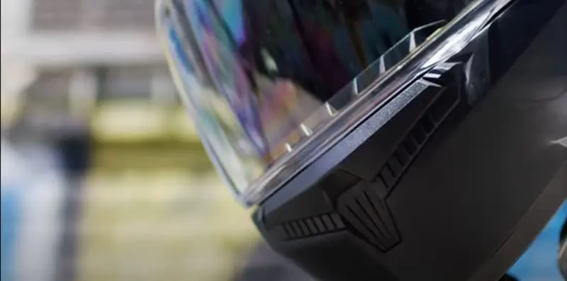 Theface shield is built for clarity and protection. The HJ-34P Pinlock-ready face shield gives us a super wide aperture and a 5% boost in peripheral vision compared to the last model.