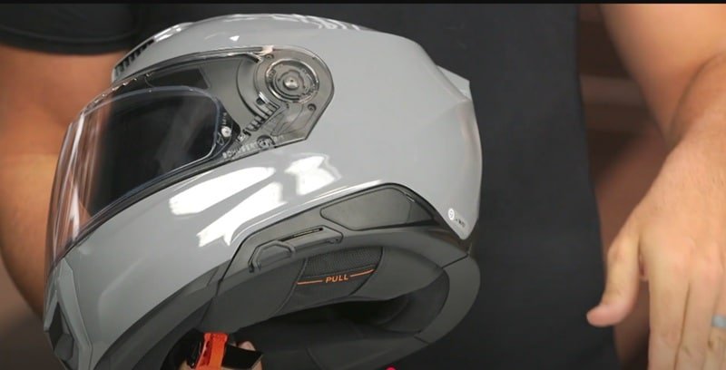 The S3 helmet comes pre-installed with HD speakers, a microphone, and a mesh antenna, making it plug-and-play ready for the optional SC2 communication system (Sena-based, $349).
The integration is seamless, reducing wind noise and installation hassle. Riders can also expect a Cardo-based SC Edge kit soon, broadening compatibility for group rides.
