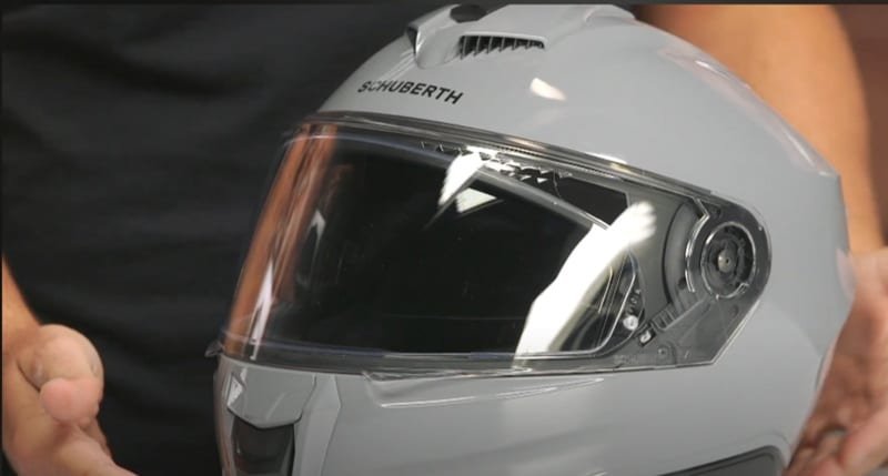 This new Schuberth S3 helmet is offered in seven sizes (XS–XXXL), but uses only two outer shells. This means the helmet can look slightly bulkier on smaller heads, a trade-off for the structural integrity provided by the DFP construction.
The fit is intermediate oval, and their Individual Program allows for personalized cheek pads and skull liners, especially in M–XL sizes, letting me fine-tune the helmet’s fit for my head shape.