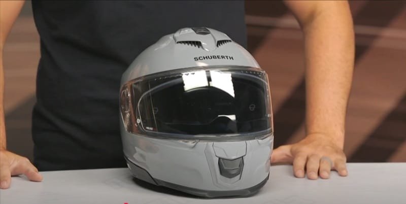 This new Schuberth S3 helmet is equipped with a high-airflow, multi-channel ventilation mechanism. The double chin intake, top vent, and rear extractor work together to keep the head cool, even during summer rides.
The chin vent includes a removable filter to block dust and debris, and a seasonal adjustment lets me close off the crown vent in winter for better insulation.